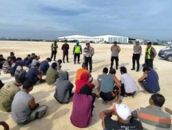 Satlantas Gresik Sosialisasi Keselamatan Berkendara dan Jam Oprasional Kepada Sopir Truk PT KAS Manyar