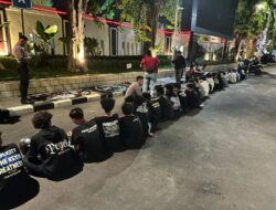 Ops Ketupat Semeru Polrestabes Surabaya Amankan Puluhan Remaja yang Bikin Onar Tutup Jalan