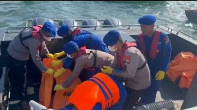 Hari Ketiga Pencarian, Tim SAR Temukan Dua Korban Laka Laut di Perairan Lekok