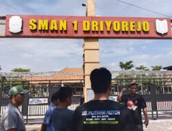 Puluhan Warga Geruduk SMAN 1 Driyorejo Gresik, Protes Sistem Penerimaan Murid Baru