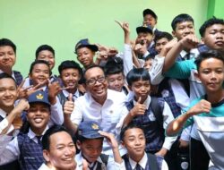 Menko PMK Pratikno Hadiri Pelaksanaan Cek Kesehatan Gratis Bagi Siswa di Bojonegoro