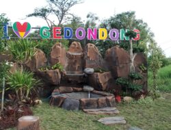 Desa Sarirejo Bangun Taman “I Love Kedondong” untuk Percantik Batas Dusun