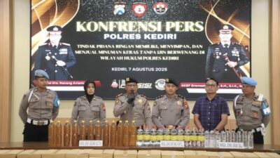 Polres Kediri Grebek Gudang Miras Ilegal, Ribuan Botol Arak Diamankan