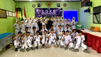 PJI Lamongan Latih Siswa SMA Persatuan Kedungpring Menulis Berita Sesuai Kaidah Jurnalistik