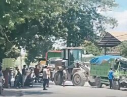 Insiden Lalu Lintas di Jalur Pantura Gresik, Sopir Truk Terjepit Kabin