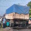 Dump Truk Mogok Dekat Perlintasan KA Cerme, Arus Lalu Lintas Sempat Macet Parah