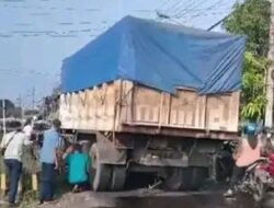 Dump Truk Mogok Dekat Perlintasan KA Cerme, Arus Lalu Lintas Sempat Macet Parah
