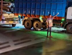 Dua Dump Truk dan Sepeda Motor Terlibat Kecelakaan di Menganti, Sopir Alami Luka Berat