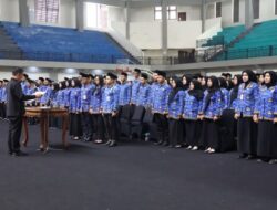 Bupati Setyo Wahono Serahkan SK 571 PNS, ASN Diminta Adaptif dan Inovatif