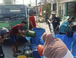 Peduli Sosial, LSM GMBI Distrik Gresik Salurkan Bantuan Air Bersih untuk Warga Dusun Tanggulangin